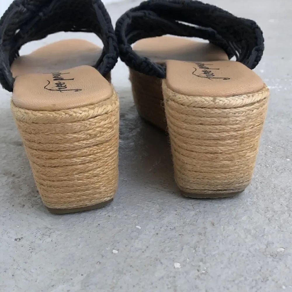 Free People platform slides - Picture 5 of 7
